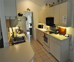 Kitchen Before 300x250jpg