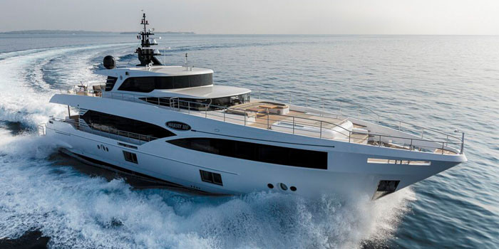 Magesty 140 Superyacht