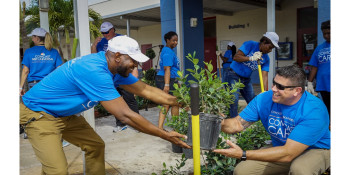 Hundreds of Volunteers Revitalize Palm Beach County School for Comcast Cares Day